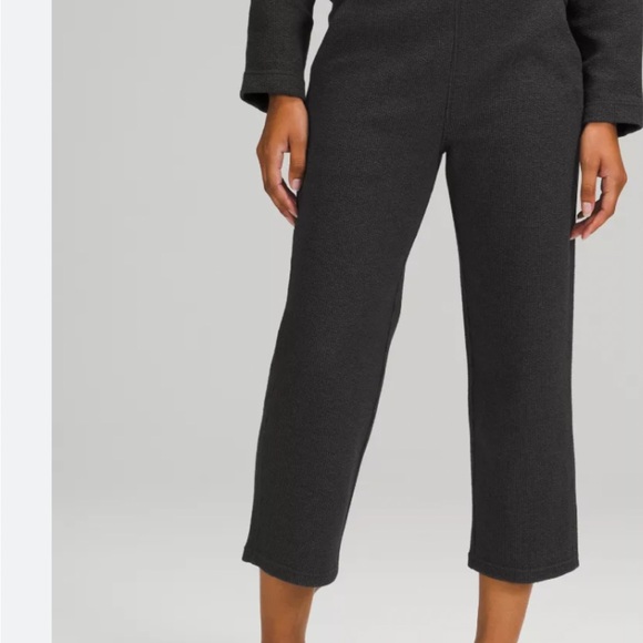 Lulu Ribbed Straight Leg SHR Crop - Picture 2 of 10